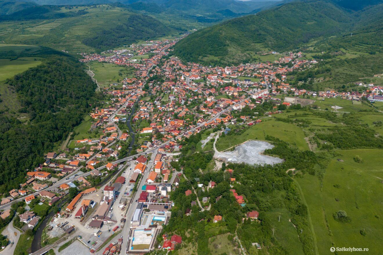 Parajdi sóbánya tragédiája. Fotó: HAÁZ VINCE (Forrás: Krónikaonline.ro → https://kronikaonline.ro/erdelyi-hirek/negymillio-kobmeteres-sos-tonak-keresnek-helyszint-parajd-kornyeken)
