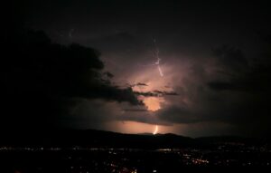 🌤️ Egyetlen villám több energiát hordoz, mint egy város napi fogyasztása